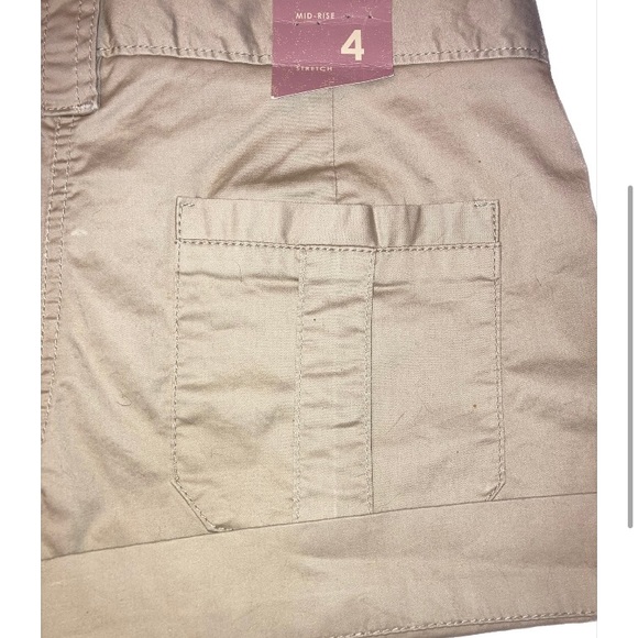 Old Navy khaki shorts 🩳 - Picture 3 of 4